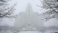 Badai salju menerjang kawasan Balai Kota Buffalo, New York, Amerika Serikat.