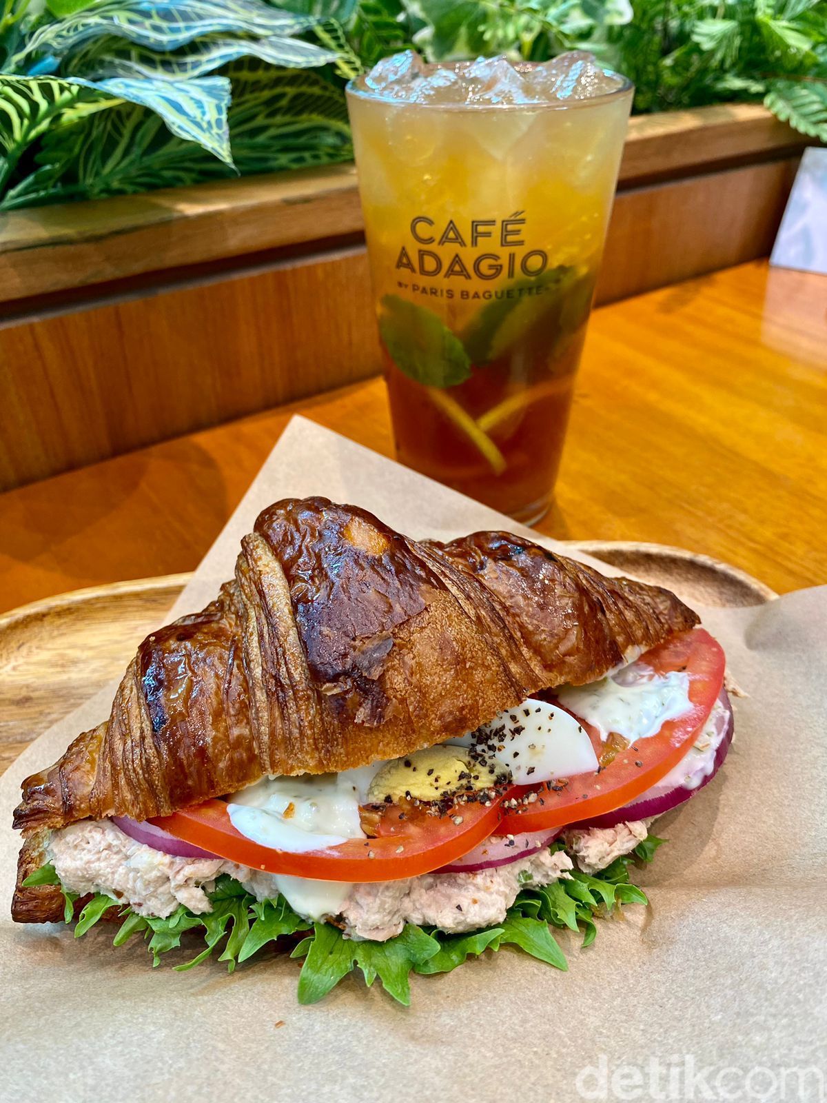 Croissant Butter 'Gosong' Justru Jadi Favorit di Bakery Korea Hits Ini
