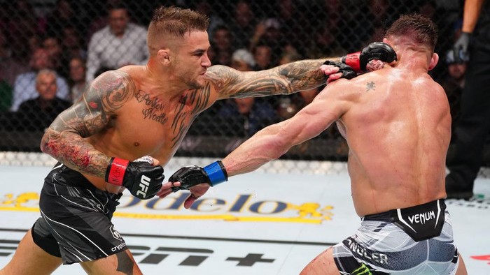 NEW YORK, NEW YORK - NOVEMBER 12: (L-R) Dustin Poirier punches Michael Chandler in a lightweight bout during the UFC 281 event at Madison Square Garden on November 12, 2022 in New York City. (Photo by Jeff Bottari/Zuffa LLC)