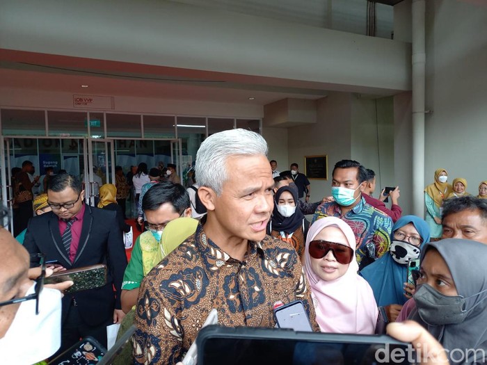 Gubernur Jateng Ganjar Pranowo saat menghadiri pembukaan Muktamar Muhammadiyah di Stadion Manahan Solo, Sabtu (19/11/2022).