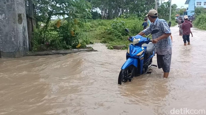 hujan semalaman banjir menerjang 3 kecamatan probolinggo
