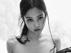 7 Gaya Seksi Jennie BLACKPINK dalam Pemotretan Elle, Pakai Swimsuit Chanel
