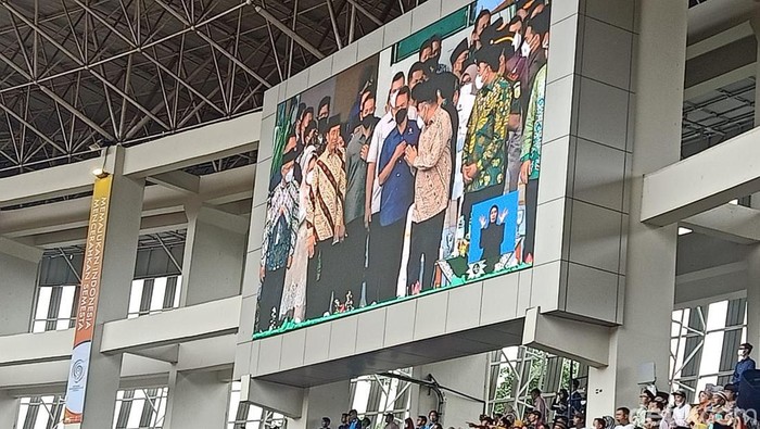 Jokowi tiba di Stadion Manahan Solo (Erwin Dariyanto/detikcom)