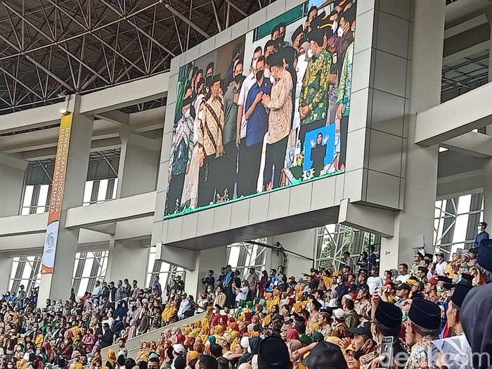 Jokowi tiba di Stadion Manahan Solo (Erwin Dariyanto/detikcom)