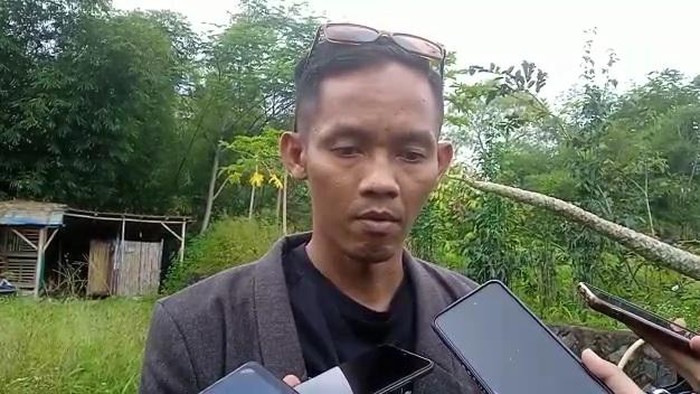 Kepala Desa Sasagaran Deni Suwandi