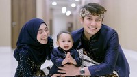 Pose kompak Baby L bersama Rizky Billar dan Lesti Kejora. Foto: dok. Instagram Lesti Kejora