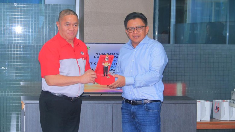 M. Feriadi - Presiden Direktur JNE, Ichwan F Agus - Direktur Niaga dan Kargo Citilink M. Feriadi - Presiden Direktur JNE, Ichwan F Agus - Direktur Niaga dan Kargo Citilink