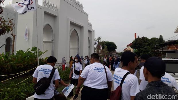 Masjid Sheikh Zayed Solo ramai dikunjungi penggembira Muktamar Muhammadiyah Solo, Sabtu (19/11/2022)