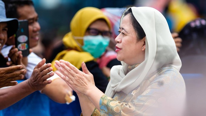 Momen Puan di Solo: Tinjau Masjid Sheikh Zayed-Selfie Bareng Warga Momen Puan di Solo: Tinjau Masjid Sheikh Zayed-Selfie Bareng Warga