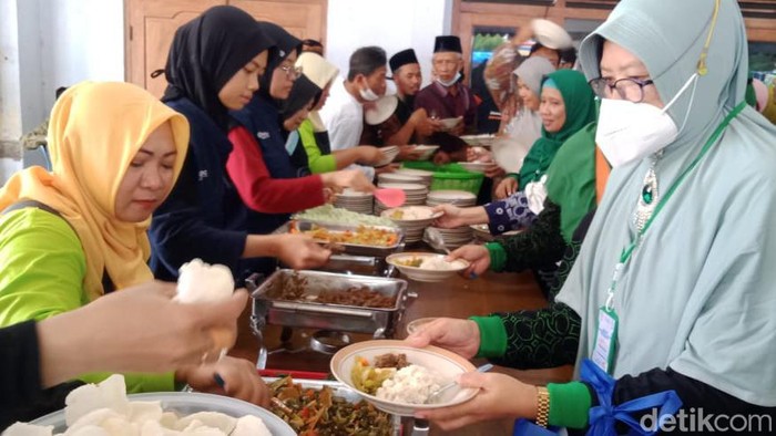 muktamar Dapur umum muktamar ke 48 Muhammadiyah dan Aisyiyah di Desa Gonilan, Kecamatan Kartasura, Sukoharjo
