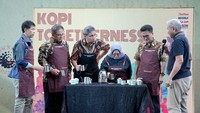 Sedangkan di Indonesia mulai dari 19 November sampai 18 Desember 2022, Area Sunken Museum Nasional Indonesia akan menjadi lokasi Pameran “Kopi Togetherness yang menghadirkan serangkaian program publik. Lewat pameran ini diharapkan dapat mengangkat harkat dan martabat petani kopi dan seluruh penggiat kopi yang menggantungkan hidupnya dari kopi. 