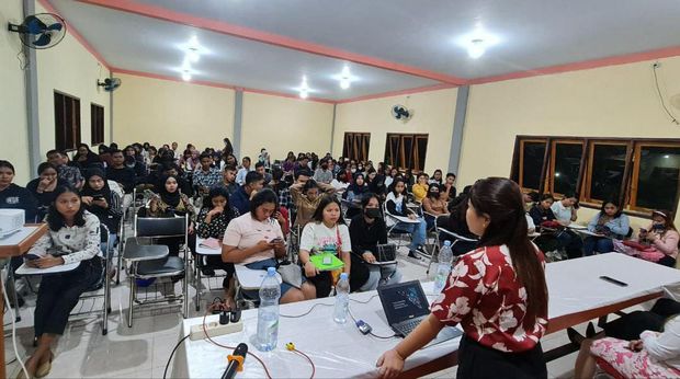Pembukaan PIKM & briefing offline mahasiswa di Kampus Sekolah Tinggi Bisnis Manajemen 2 Saudara, Bitung, Sulawesi Utara, Kamis (17/11) sore