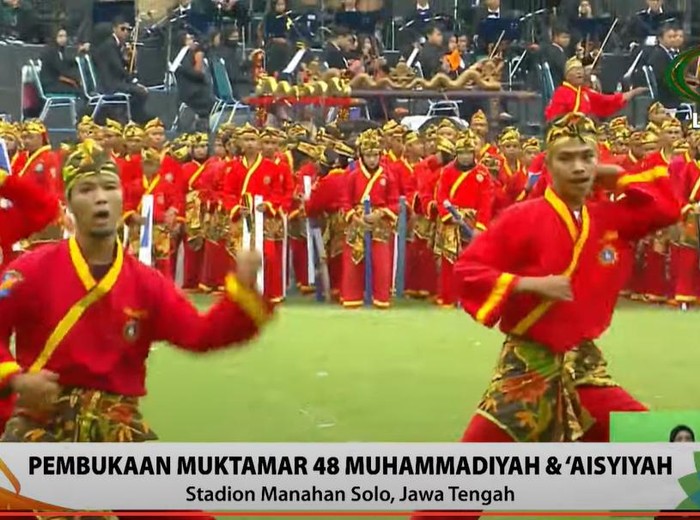 Penampilan Tapak Suci dalam pembukaan Muktamar Muhammadiyah di Stadion Manahan Solo, Sabtu (19/11/2022) pagi, yang disiarkan langsung di Youtube tvMU Channel.