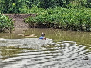 Cerita Pemuda di Dompu Gantungkan Hidup dari Mencari Kepiting Bakau