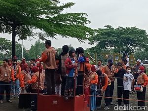 Cerita Penggembira Muktamar Tunggu Bus Jemputan Sejam di Parkiran Solo Baru