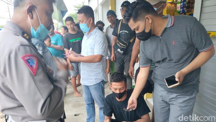 Penjual nanas gresik dibunuh pesilat