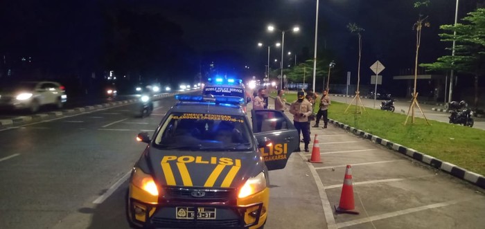 Polisi berpatroli di wilayah Jagakarsa Jakarta Selatan. (Dok Istimewa)