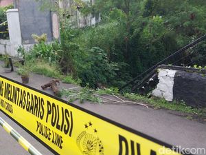 Pondasi Jembatan Ambrol, Akses Jalan Simpang Mega Mendung Kota Malang Ditutup