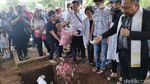 Potret Haru Pemakaman Rudy Salam Kakak Roy Marten di Salatiga