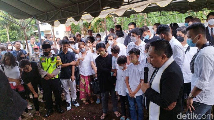 Potret pemakaman Rudy Salam di Salatiga, Sabtu (19/11/2022)