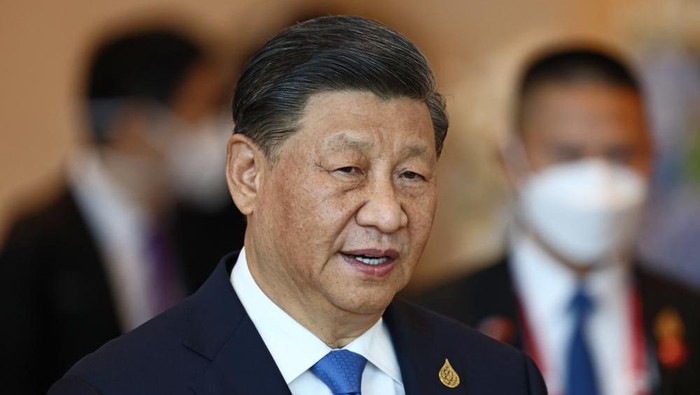 Chinas President Xi Jinping arrives to attend the APEC Economic Leaders Meeting during the Asia-Pacific Economic Cooperation, APEC summit, Saturday, Nov. 19, 2022, in Bangkok, Thailand. (Jack Taylor/Pool Photo via AP)