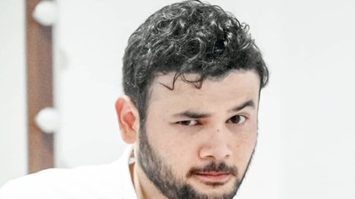 Ridho Rhoma Saat Pose Keren dengan Pizza hingga Segelas Kopi