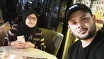 Ridho Rhoma Saat Pose Keren dengan Pizza hingga Segelas Kopi