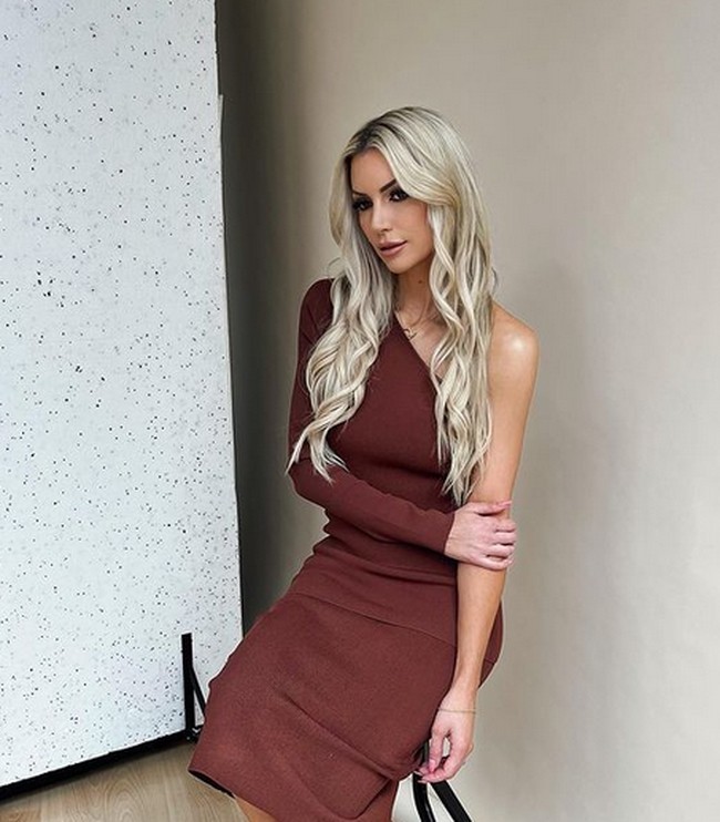 Dalam pengakuan kontroversinya, Rosanna mengaku bahwa dia nyaman bersama bos Playboy, Hugh Hefner. Sementara sejumlah model Playboy lainnya mengaku mendapatkan kekerasan seksual dari Hefner. Foto: dok. Instagram