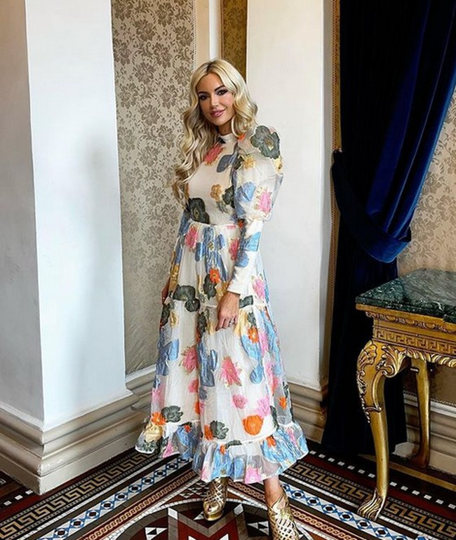 8 Foto Model Playboy yang Foto Nude-nya Ketahuan Anaknya