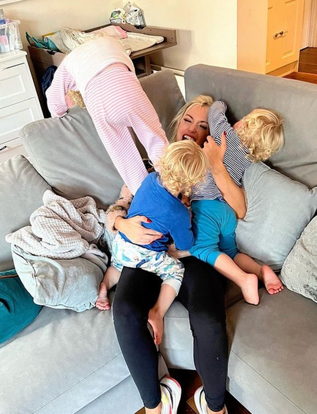 Inilah potret keluarga Rossana. Hidupnya kini sudah terasa lengkap setelah lahirnya anak kembar mereka. Foto: dok. Instagram