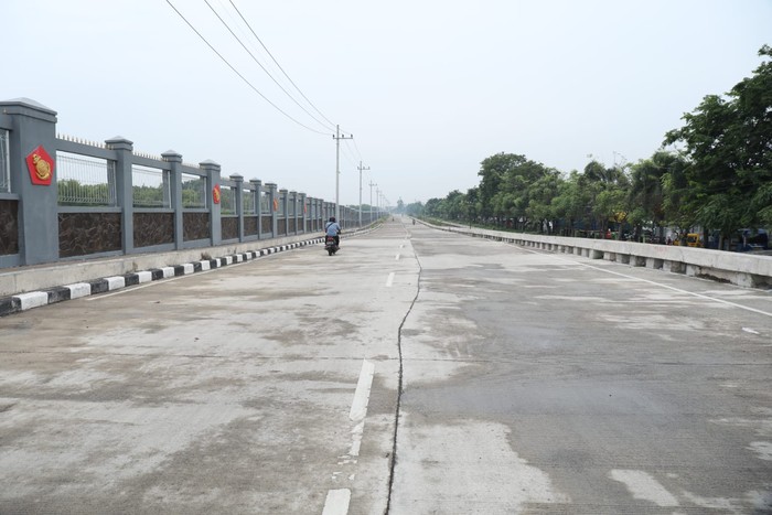 Tiang Listrik Frontage Road