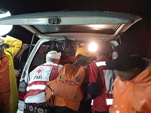Bule AS Terjatuh-Tewas Saat Mendaki Gunung Agung, Evakuasi 15 Jam