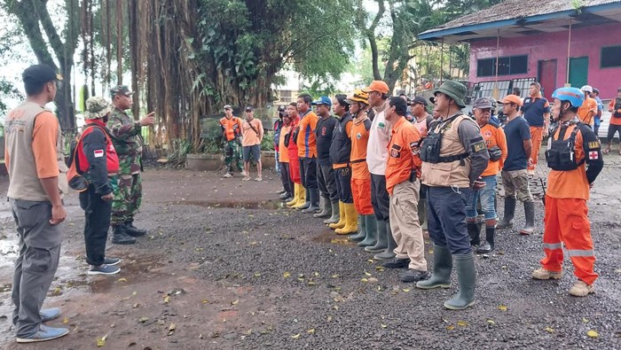 warga malang hanyut di sungai brantas