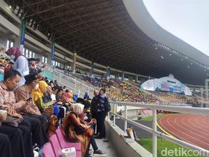 Jelang Muktamar, Warga Muhammadiyah Penuhi Stadion Manahan Solo