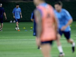 Tim kepelatihan Argentina mengambil keputusan Messi berlatih ringan sendiri agar mantan pemain Barcelona ini tak mengalami kelelahan otot (Foto: Getty Images/Dean Mouhtaropoulos)