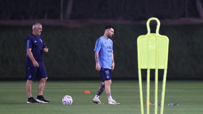 Lionel Messi Latihan Sendirian