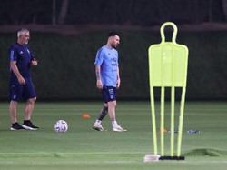 Lionel Messi dilaporkan harus menjalani latihan terpisah untuk memulihkan kondisinya dari cedera archilles tendon yang dialaminya kala membela Paris Saint-Germain (Foto: Getty Images/Michael Steele)