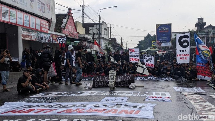 Aksi Tragedi Kanjuruhan Aremnia Bululawang, Malang