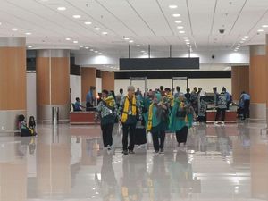 Antusiasme Jemaah Umrah Terbang dari Bandara Kertajati