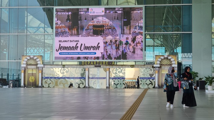Antusiasnya Jemaah Umrah Bandara Kertajati Antusiasnya Jemaah Umrah Bandara Kertajati