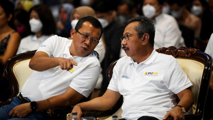 Bank BTN Gelar IPEX 2022 Direktur Utama Bank BTN Haru Koesmahargyo bersama Sekretaris Jenderal Kementerian ATR/BPN Republik Indonesia, Himawan Arief Sugoto, Direktur Jenderal Perumahan Kementerian Pekerjaan Umum dan Perumahan Rakyat Republik Indonesia, Iwan Suprijanto dan Komisioner BP Tapera Adi Setianto saat pembukaan Indonesia Properti Expo (IPEX) 2022 di Jakarta. Ajang IPEX 2022 yang diselenggarakan dalam rangka menyambut HUT KPR BTN ke-46 pada 10 Desember mendatang diikuti oleh 42 pengembang dengan jumlah proyek mencapai sekitar 325 proyek perumahan di berbagai daerah di Indonesia. IPEX 2022 akan digelar mulai 19 November hingga 27 November 2022 dengan menawarkan suku bunga mulai 2,47%.