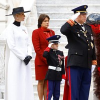 Perayaan hari kemerdekaan Monako berlangsung pada Sabtu (19/11/2022). Sebuah seremoni militer yang dipimpin oleh Pangeran Albert sebagai penguasa tertinggi menandai hari spesial tersebut. Tampak Pangeran Albert hadir bersama istrinya, Putri Charlene, dan dua anak kembar mereka, Pangeran Jacques dan Putri Gabriella. (Foto: POOL/AFP via Getty Images/ERIC GAILLARD)