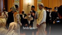Pertemuan pertama kali Glenca Chysara dengan Rendi Jhon setelah sah menjadi suami dan istri. Foto: dok. Live Instagram Bridestory