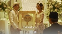 Rendi Jhon menikahi Glenca CHysara dengan mahar logam mulia 50 gram, serta uang tunai 22 SGD, 11 Ringgit, dan Rp 2.022. Foto: dok. Live Instagram Bridestory