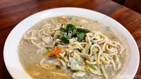  Jika suka yang berkuah, bisa mencoba bakmi godhog ini. Kuahnya cenderung cair dan punya rasa yang gurih. Nikmat! Foto: Detikcom / Atiqa Rana