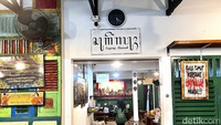 Nama tempat makan bakmi Jawa enak ini adalah Omah Anglo. Dari luar saja bangunannya sudah mencirikan rumah makan khas Jawa. Tempat ini tergolong hidden gem karena belum banyak orang tahu. Foto: Detikcom / Atiqa Rana