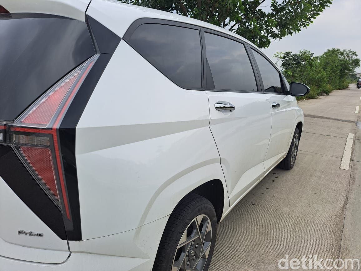 Tampilan samping Hyundai Stargazer