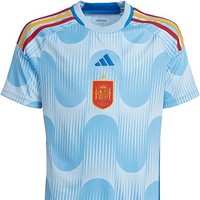 Selanjutnya ada jersey tandang Spanyol yang berwarna biru laut. Jersey tersebut memiliki model seperti gelombang dengan bagian pundak yang dihiasi garis berwarna merah dan kuning. Bagian tengah dadanya terdapat logo Adidas dan lambang klub bola Spanyol. Foto: Twitter/@Mehedi5440