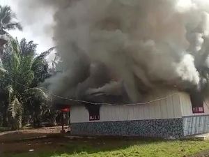 Ratusan Polisi Disiagakan Usai Kantor Perkebunan di Lampung Dibakar