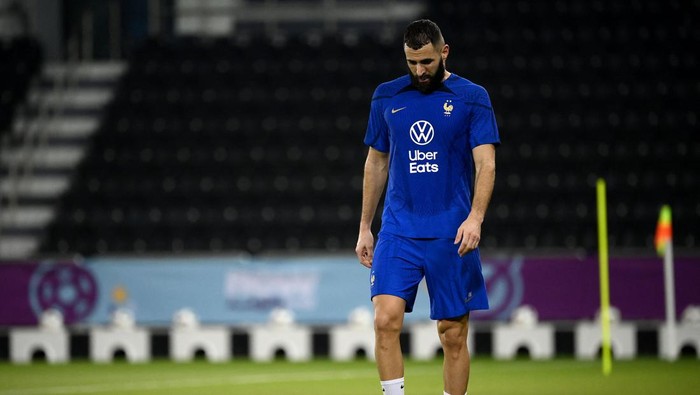 Frances forward Karim Benzema looks down during a training session at the Jassim-bin-Hamad Stadium in Doha on November 17, 2022, ahead of the Qatar 2022 World Cup football tournament. (Photo by FRANCK FIFE / AFP) (Photo by FRANCK FIFE/AFP via Getty Images)